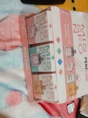 Women Makeup Perfume Set - Pink